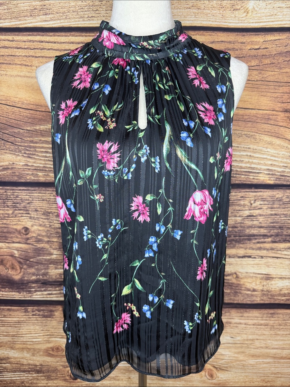 White House Black Market Black Floral Sleeveless Mock-Neck Keyhole Top